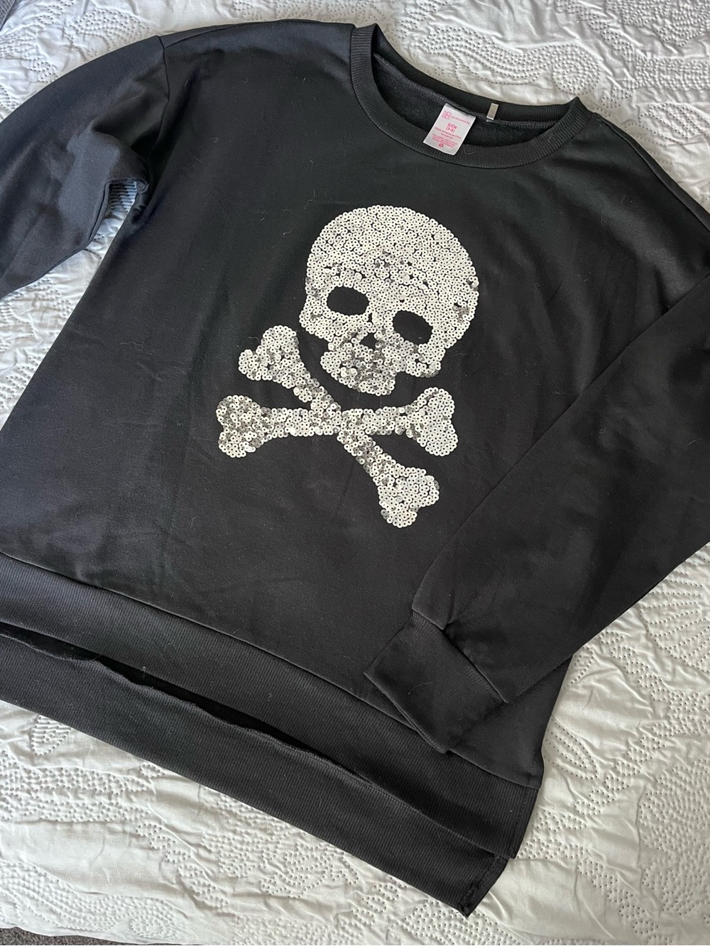 Black Women’s Crewneck Sweatshirt Silver Sequin Skull, perfect for Halloween!